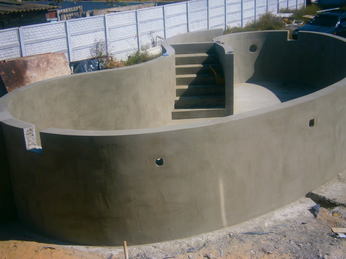 готовая чаша бетонного бассейна - заливка в два этапа