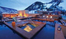 Бассейн на крыше дома, его виды и функциональные возможности