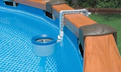 Скиммер, насос и фильтр для очистки воды