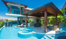 Акриловые элементы и их влияние на общую архитектуру бассейнов и СПА зон