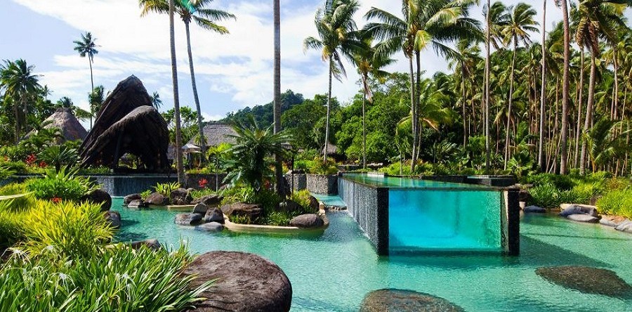 Бассейн с прозрачными стенами: 10 идей дизайна