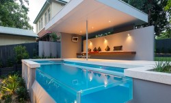 Прозрачный бассейн – доступная роскошь