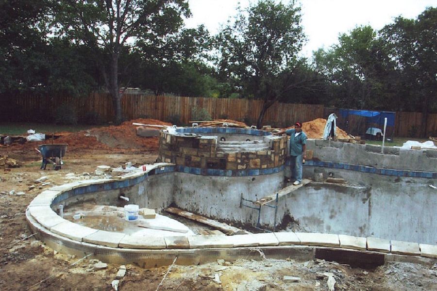 Строительство бассейна из камня