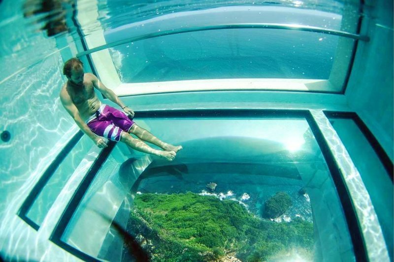 бассейн с прозрачным дном 
